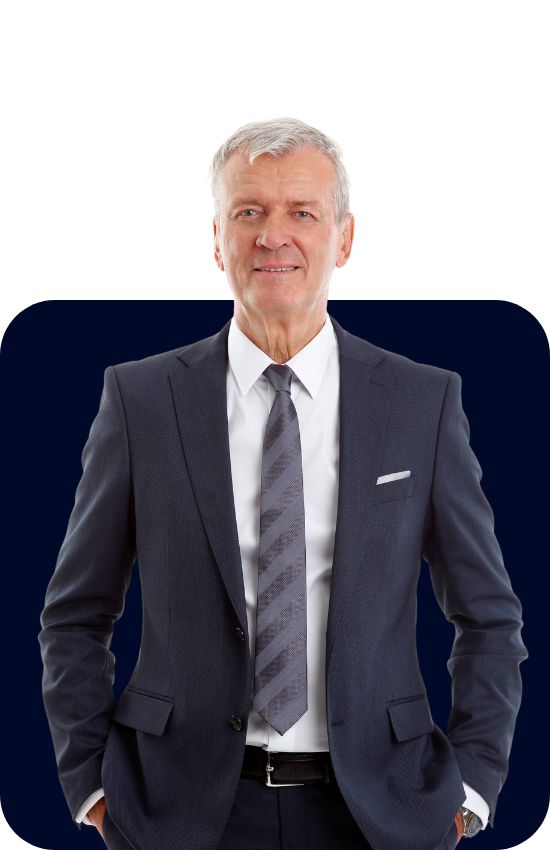 Homem na Agência de SEO para Finanças